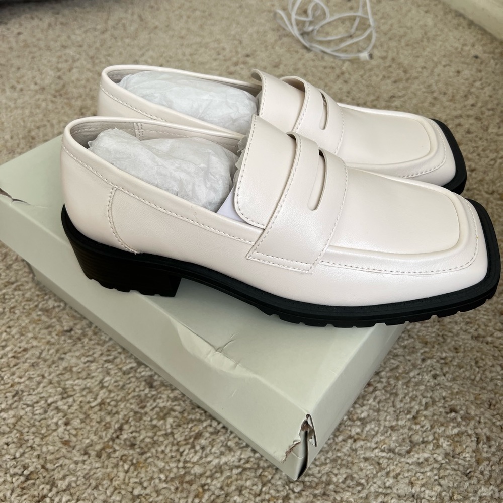 Brand new Oak and Fort leather loafers